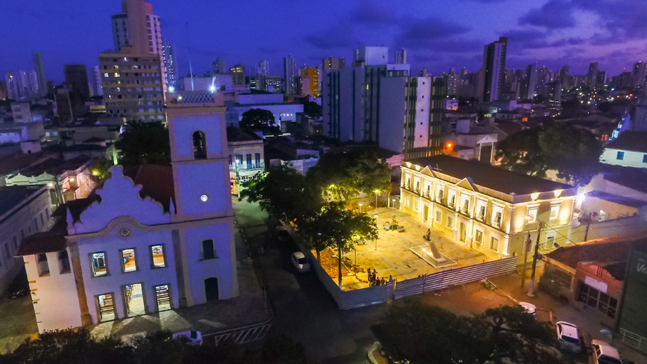 Fachada_Iluminada_Memorial_Camara_Cascudo_Cosern.jpg