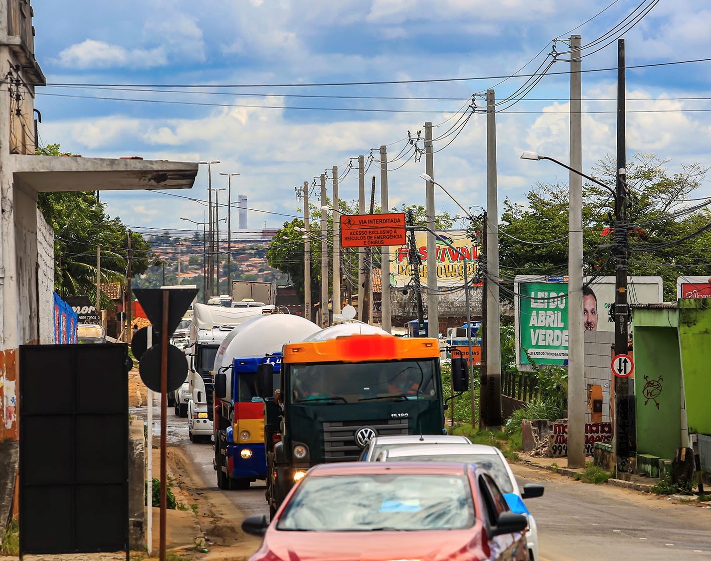 Novos postes instalados na Av. Felizardo Moura _ Foto Caninde Soares - Neoenergia Cosern Divulgação.jpg