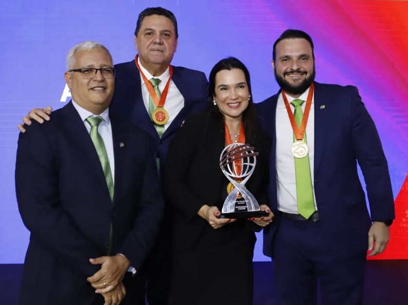 OsvaldoTavares-LuizJoseQueiroz-FabianaLopes-JulioGiraldi-PremioAbrade2023_.jpg